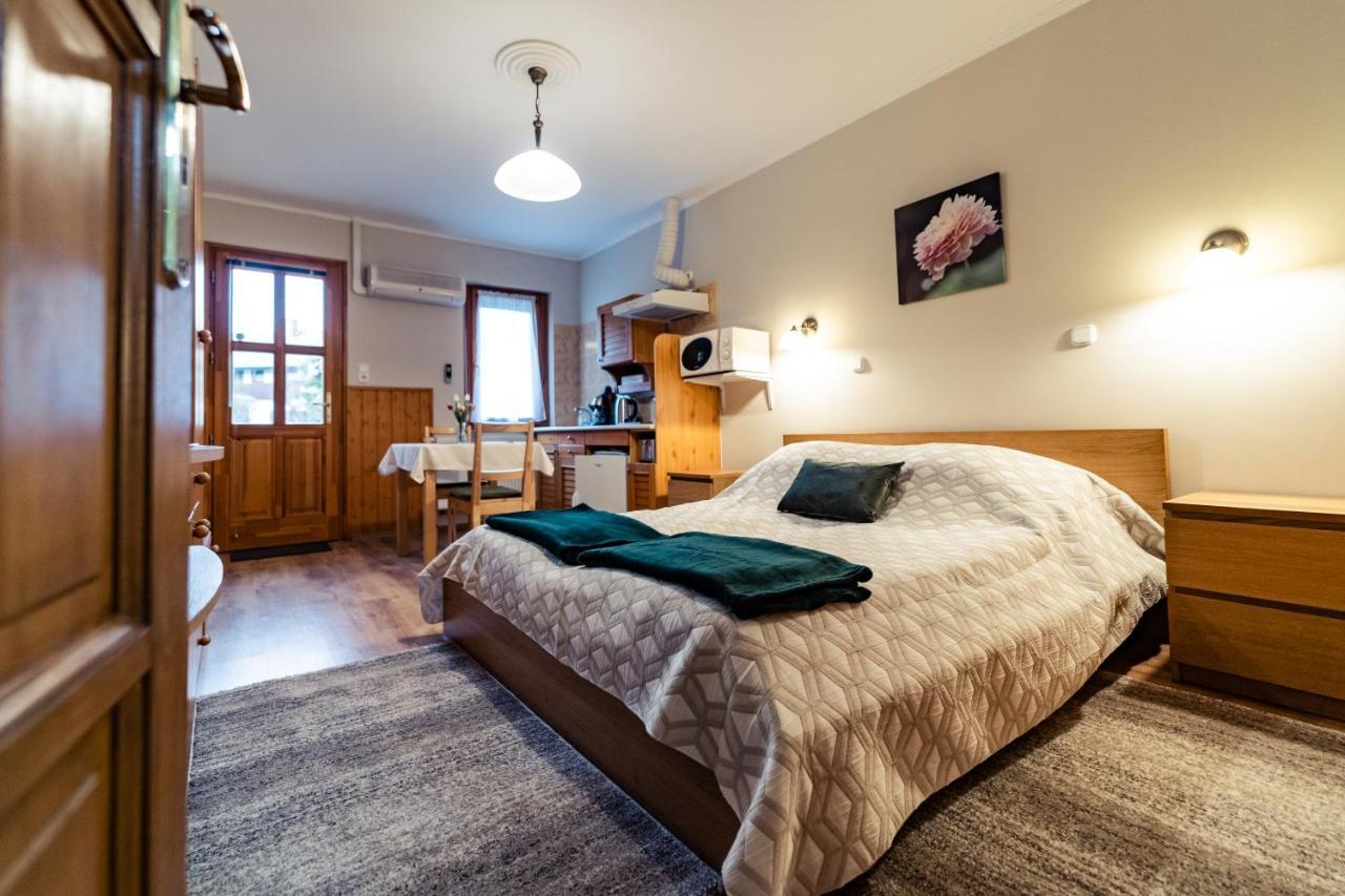 Estike Apartman Gyula Eksteriør bilde