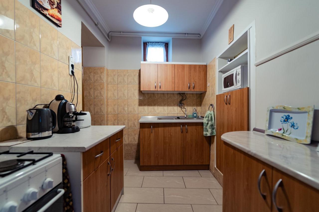 Estike Apartman Gyula Eksteriør bilde