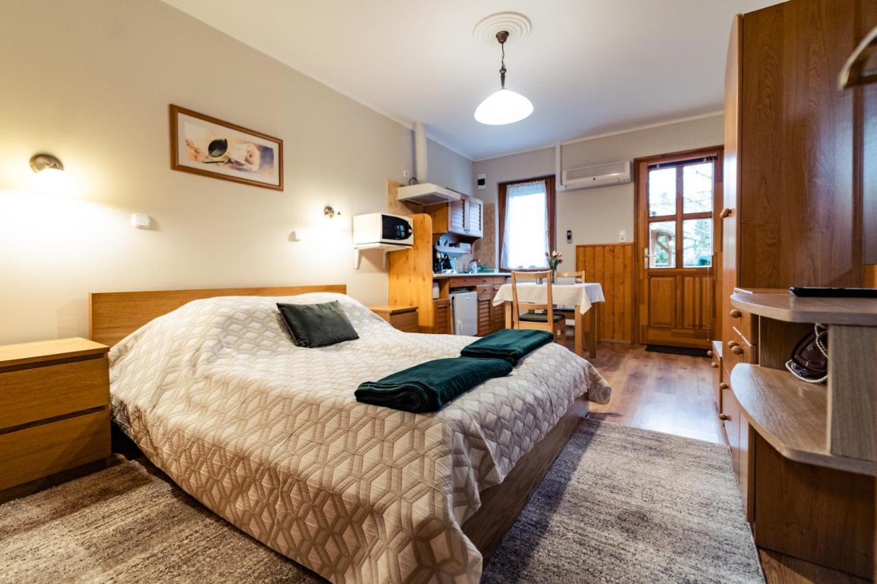 Estike Apartman Gyula Eksteriør bilde